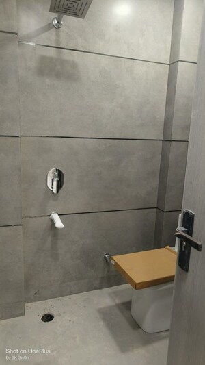 Furnished Amenities in 2 BHK Apartment at Dwarka – for Rent