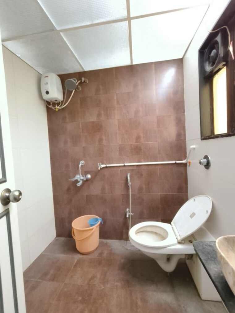 Washroom, mittal-upper-crest 3 Bedroom 3500 Sq.Ft. Villa In Kondhwa Pune 10319177