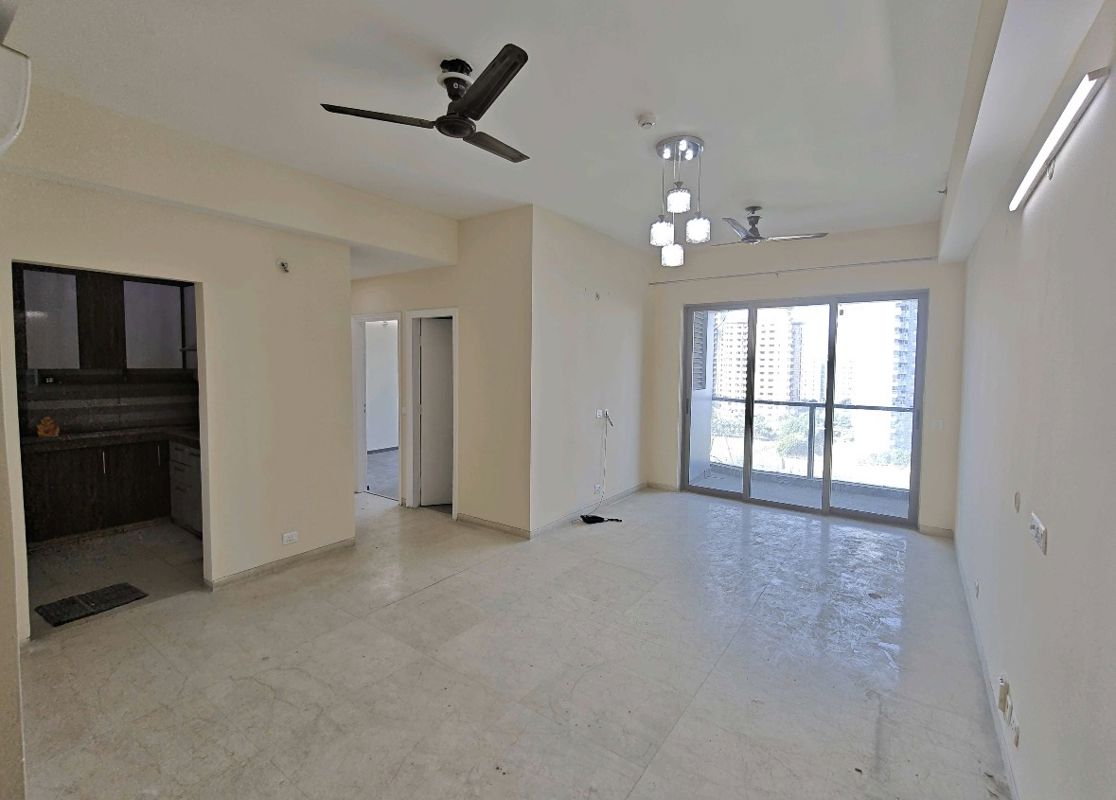 3.5 BHK + Servant Room Apartment For Rent in Paras Dews