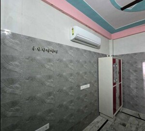 Room in 1 BHK Apartment at Gomti Nagar – for Rent