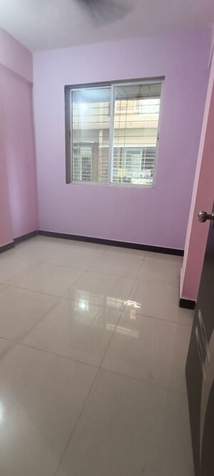 Room in 3 BHK Apartment at Kopar Khairane – for Rent