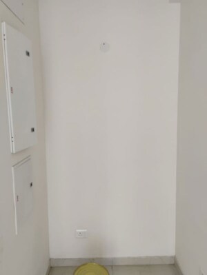 Room in 2.5 BHK Builder Floor at Smart World Gems, Sector 89 – for Rent