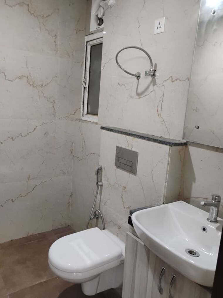 Bathroom, smart-world-gems 2.5 Bedroom 1208 Sq.Ft. Builder Floor In Sector 89 Gurgaon 10319238