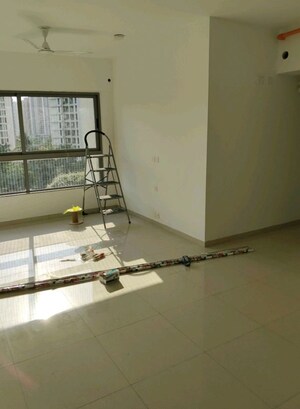 Room in 3 BHK Apartment at Kalpataru Immensa, Kolshet Road – for Rent