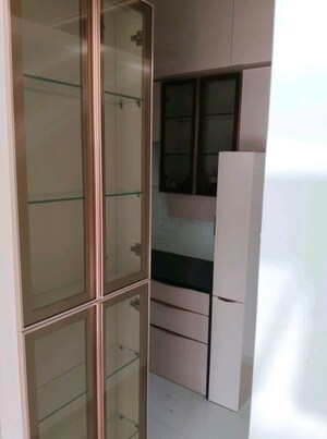 Room in 3 BHK Apartment at Kalpataru Immensa, Kolshet Road – for Rent