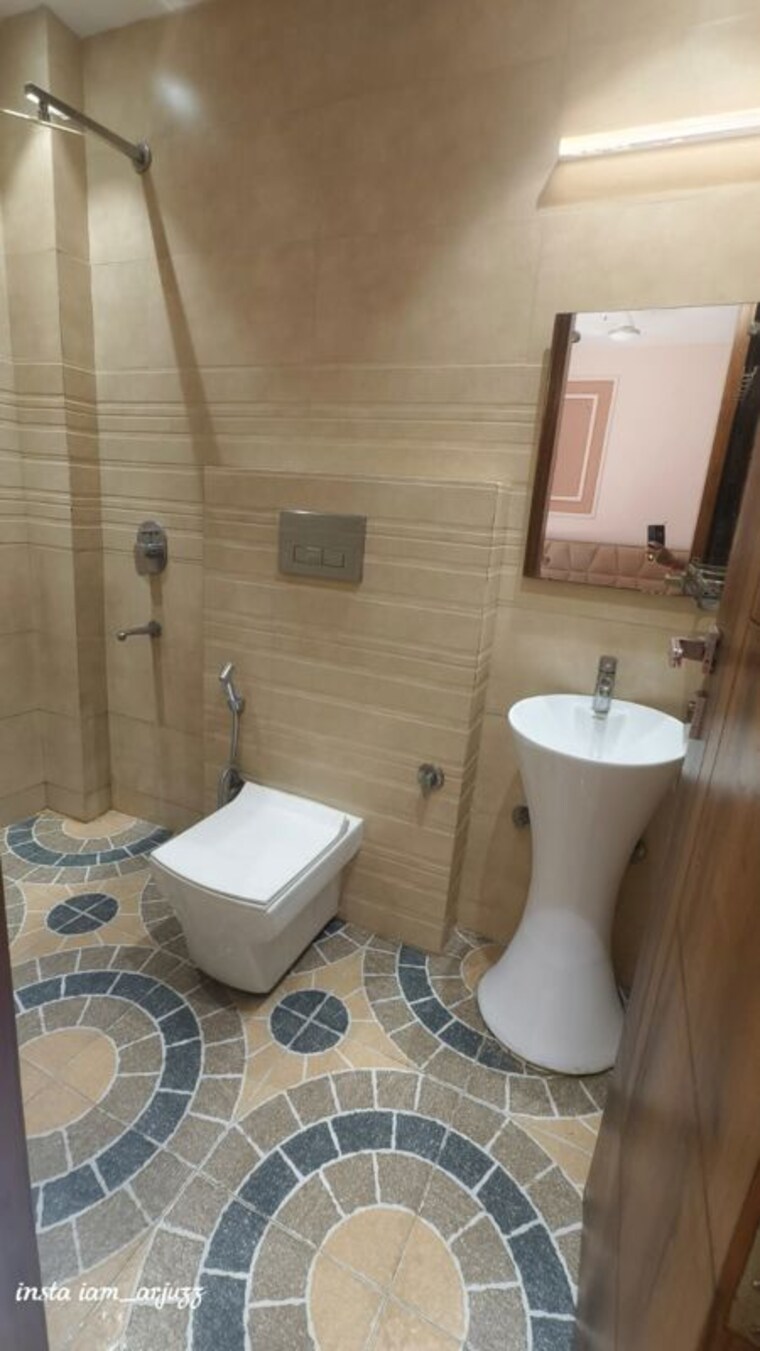 Bathroom, vinoba puri 1 Bedroom 400 Sq.Ft. Builder Floor In Vinoba Puri Delhi 10319260