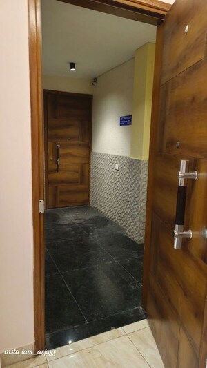 Room in 1 BHK Builder Floor at Vinoba Puri – for Rent