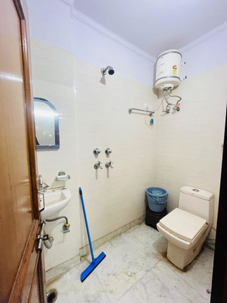 Bathroom, sector 40 2 Bedroom 1255 Sq.Ft. Builder Floor In Sector 40 Gurgaon 10319294