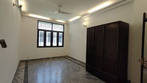 Room in 4 BHK Independent House at Sushant Lok I – for Rent