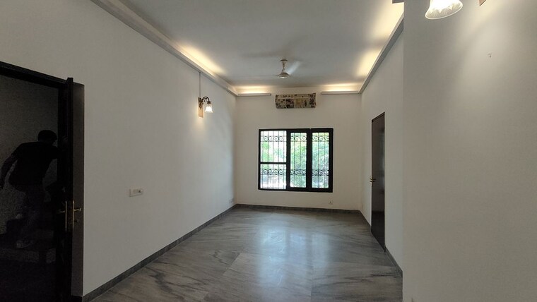Room, sushant lok i 4 Bedroom 5000 Sq.Ft. Independent House In Sushant Lok I Gurgaon 10319359