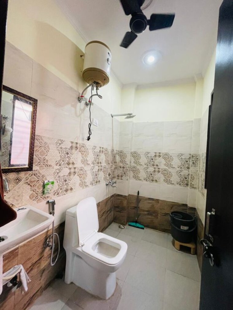Bathroom, sector 40 2 Bedroom 1399 Sq.Ft. Builder Floor In Sector 40 Gurgaon 10319372