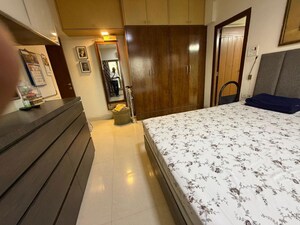 Bedroom in 2 BHK Apartment at Santacruz West – for Rent