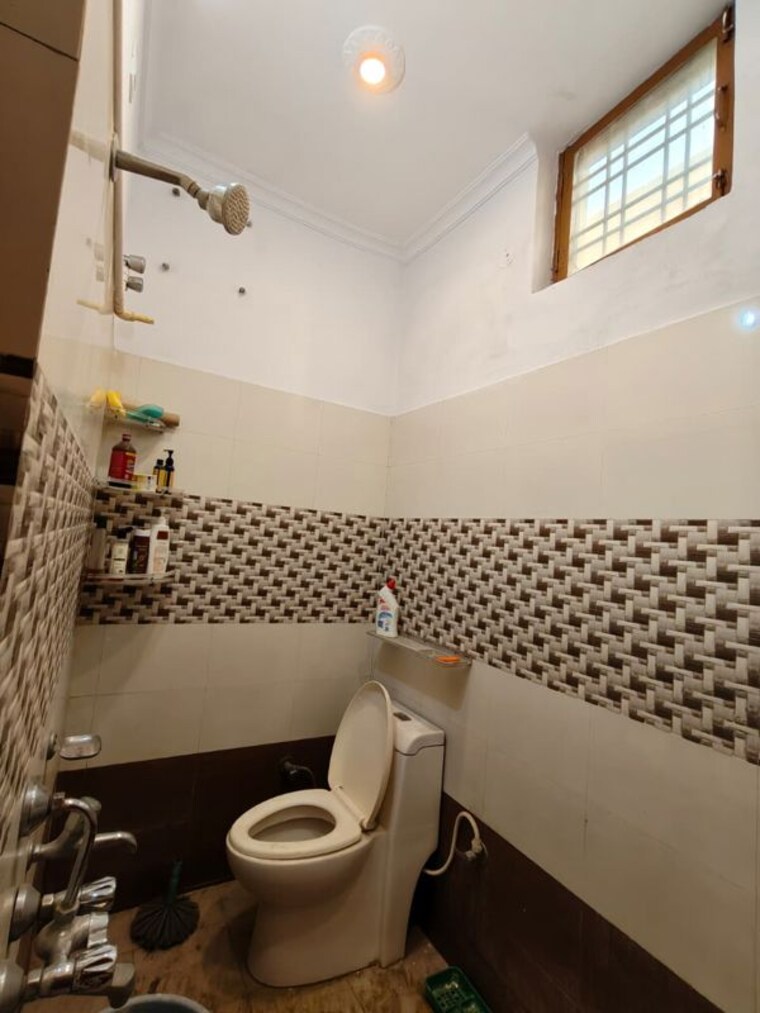 Bathroom, kedar puram 4 Bedroom 2000 Sq.Ft. Independent House In Kedar Puram Dehradun 10319376