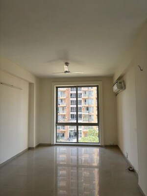 Room in 4 BHK Apartment at Pioneer Park Phase 1, Sector 61 – for Rent