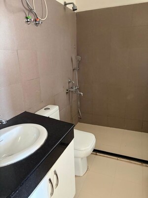 Bathroom in 4 BHK Apartment at Pioneer Park Phase 1, Sector 61 – for Rent