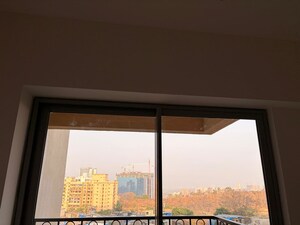 Room in 2 BHK Apartment at Lodha Bellagio, Powai – for Rent