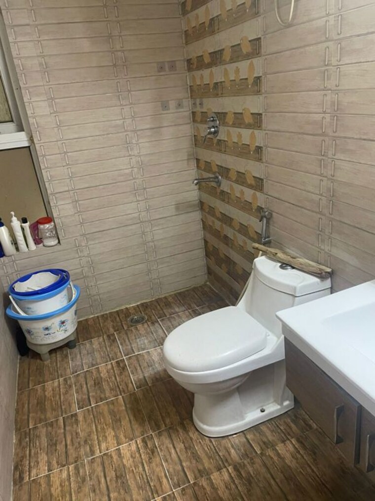 Bathroom, tulip-violet 3 Bedroom 1578 Sq.Ft. Apartment In Sector 69 Gurgaon 10319425