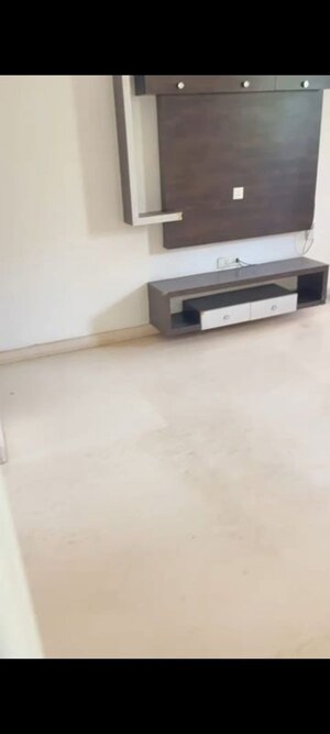 Furnished Amenities in 5 BHK Builder Floor at Sector 55 – for Sale