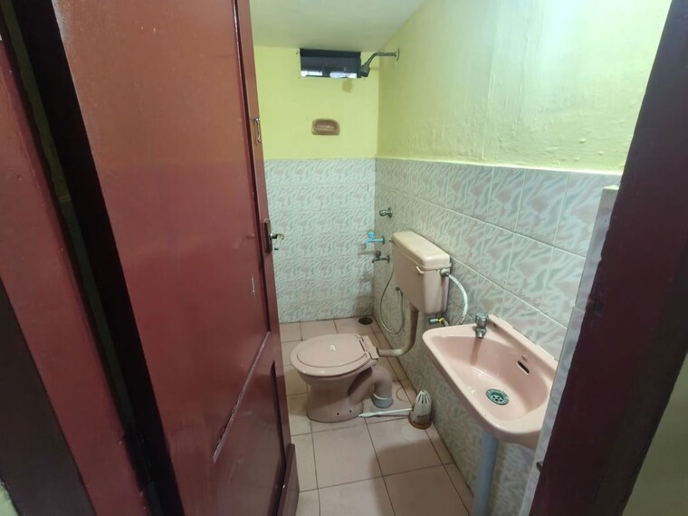 Bathroom, kathrikadavu 2 Bedroom 800 Sq.Ft. Apartment In Kathrikadavu Kochi 10319522