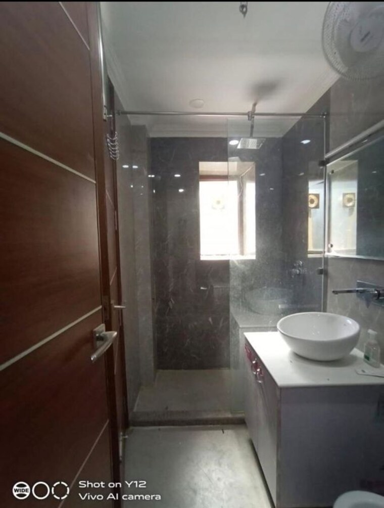 Bathroom, greater kailash part 3 3 Bedroom 1800 Sq.Ft. Builder Floor In Greater Kailash Part 3 Delhi 10319608