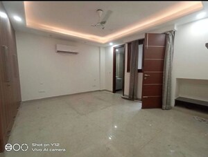 Room in 3 BHK Builder Floor at Greater Kailash Part 3 – for Rent