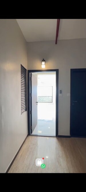 Room in 2.5 BHK Apartment at Alamdar The Auro, Lower Parel – for Rent