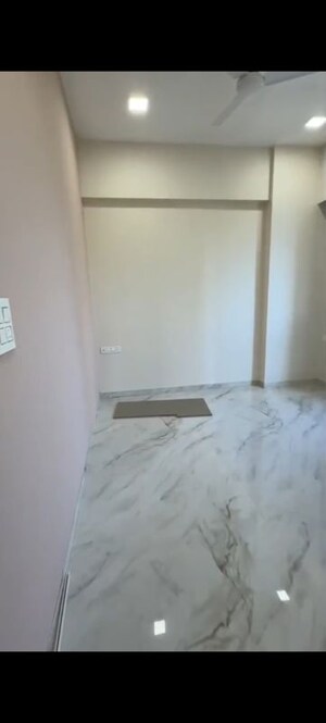 Room in 2.5 BHK Apartment at Alamdar The Auro, Lower Parel – for Rent