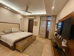3 BHK + Servant Room Builder Floor For Rent in Chittaranjan Park