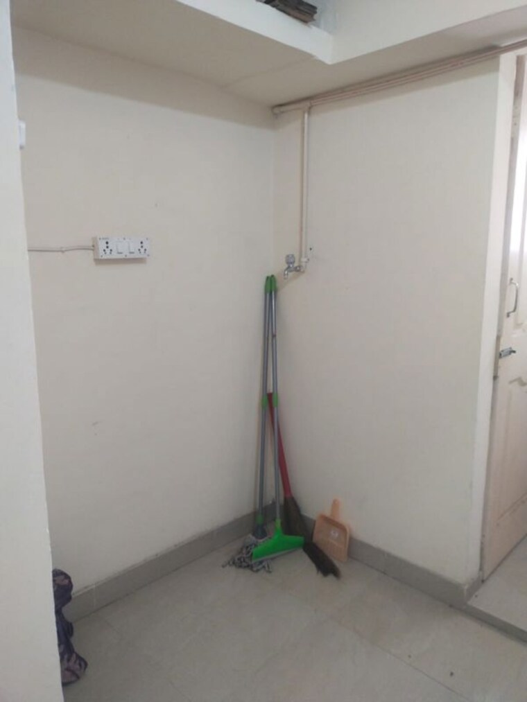 Room, vidyavihar west 1 Bedroom 250 Sq.Ft. Apartment In Vidyavihar West Mumbai 10319610