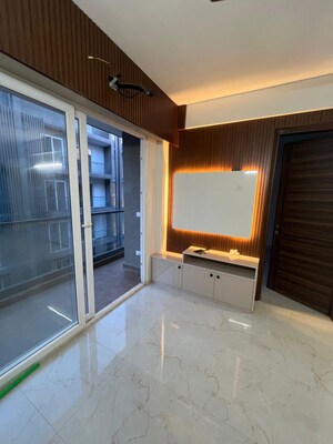 Room in 3.5 BHK Apartment at Smart World Gems, Sector 89 – for Rent