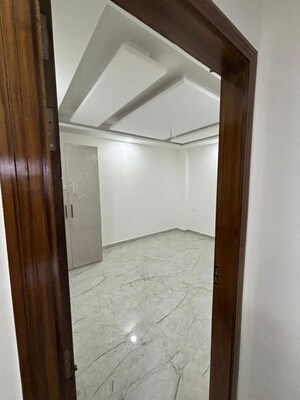 Building Lobby in 3 BHK Builder Floor at Sainik Colony – for Rent