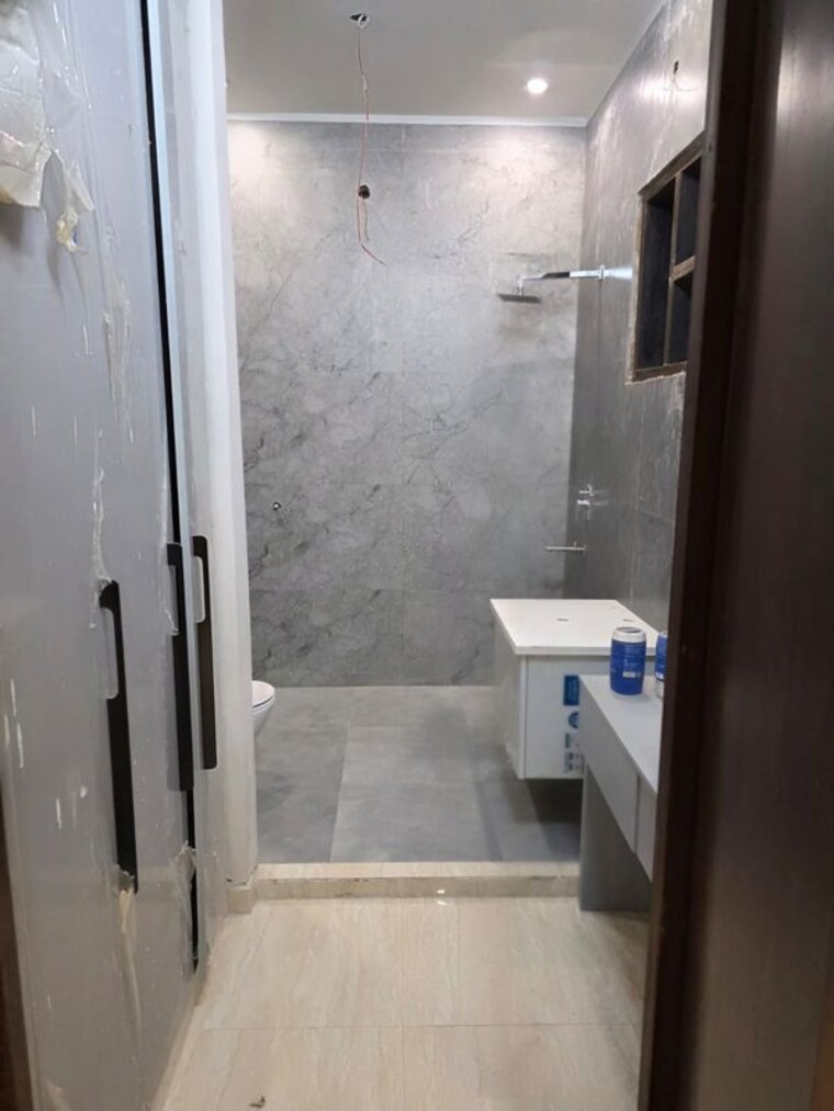 Bathroom, new industrial township 5 3 Bedroom 200 Sq.Yd. Builder Floor In New Industrial Township 5 Faridabad 10319648