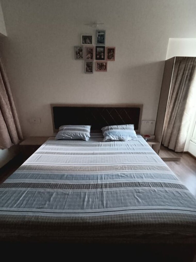 Bedroom, courtyard-by-narang-realty-and-the-wadhwa-group 2 Bedroom 719 Sq.Ft. Apartment In Pokhran Road No Two Thane 10319644