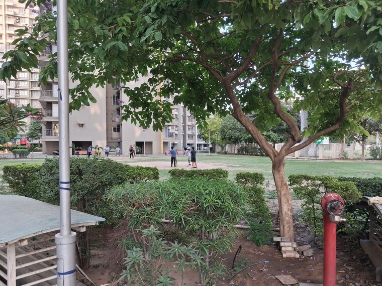 Garden, adani-the-meadows 2.5 Bedroom 1350 Sq.Ft. Apartment In Near Vaishno Devi Circle On Sg Highway Ahmedabad 10319585
