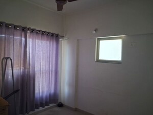 Room in 2.5 BHK Apartment at Adani The Meadows, Near Vaishno Devi Circle On Sg Highway – for Rent
