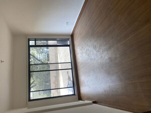 Room in  Office Space at Ashoka Triplex Apartment, Kalyani Nagar – for Rent