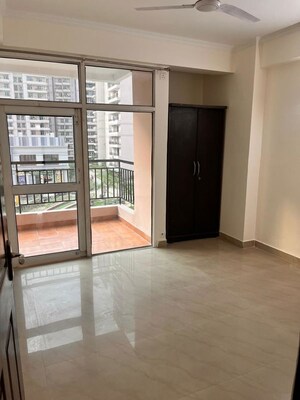 Room in 3 BHK Apartment at JKG Palm Court, Sector 16c Greater Noida – for Rent
