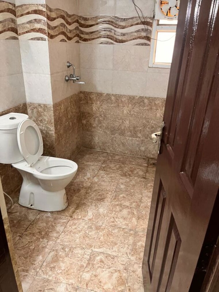 Bathroom, jkg-palm-court 3 Bedroom 1765 Sq.Ft. Apartment In Sector 16c Greater Noida Greater Noida 10319669