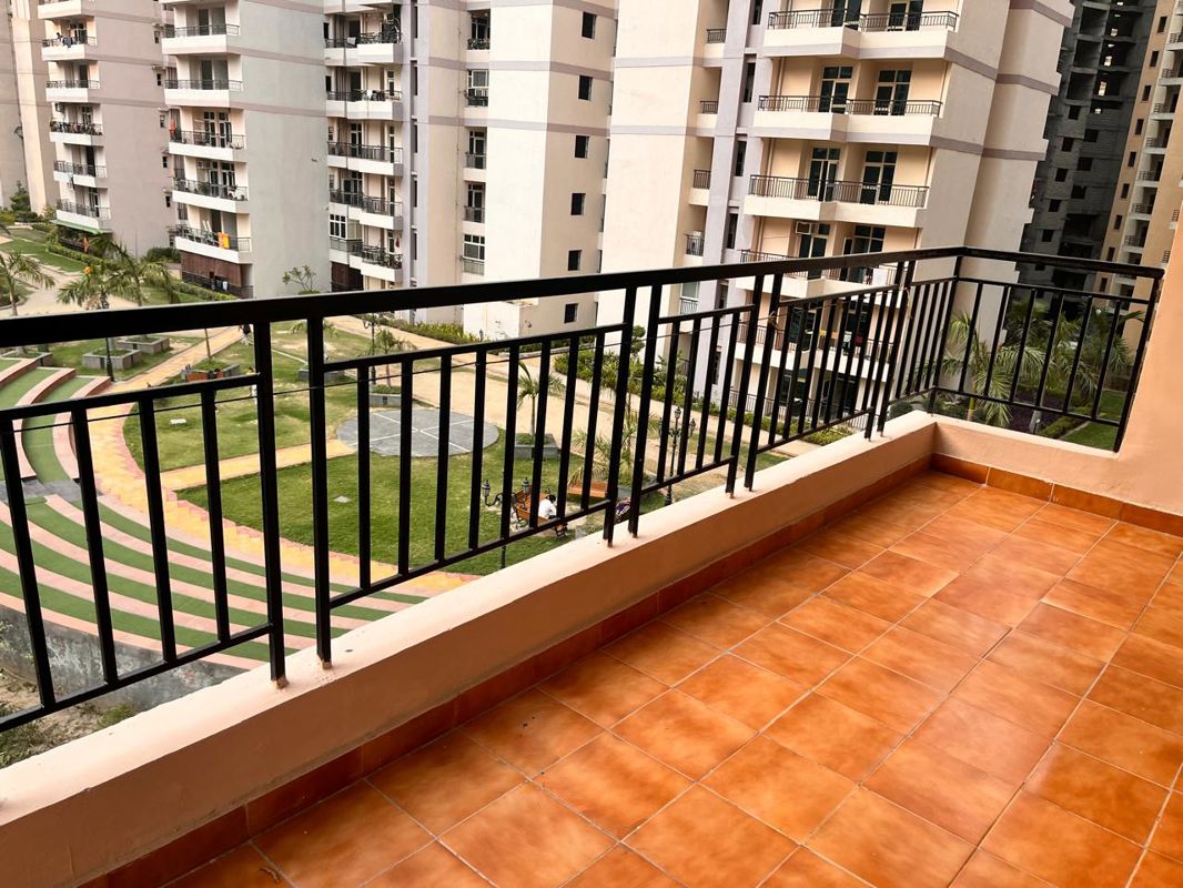 3 BHK + Servant Room Apartment For Rent in JKG Palm Court
