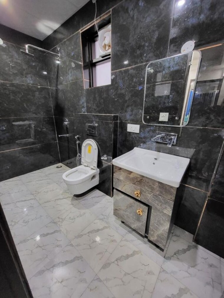 Attached Bathroom, sector 12 2 Bedroom 1200 Sq.Ft. Builder Floor In Sector 12 Gurgaon 10319683