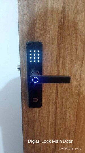 Furnished Amenities in 1 BHK Apartment at Vaibhavlaxmi Address 51, Bandra East – for Rent