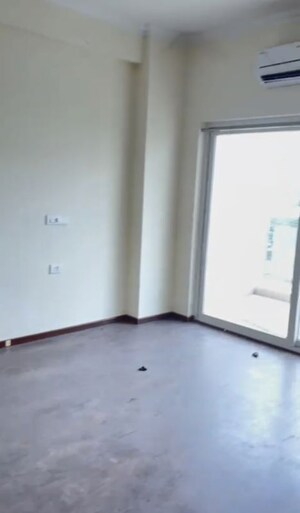Room in 3 BHK Apartment at Shree Vardhman Victoria, Sector 70 – for Rent