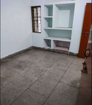 Room in 2 BHK Independent House at Gomti Nagar – for Rent