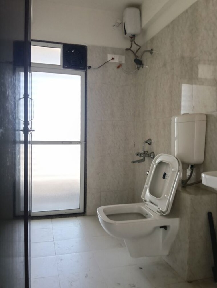 Attached Bathroom, puraniks-tokyo-bay 2 Bedroom 950 Sq.Ft. Apartment In Kasarvadavali Thane 10319566