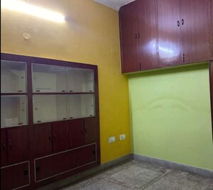 Room in 2 BHK Independent House at Gomti Nagar – for Rent