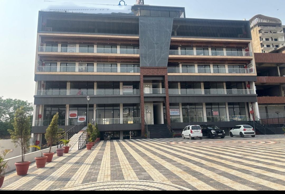 Showroom For Sale in New Aster Plaza