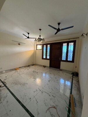 Room in 3 BHK Builder Floor at Malviya Nagar – for Rent