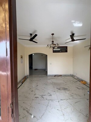 Room in 3 BHK Builder Floor at Malviya Nagar – for Rent