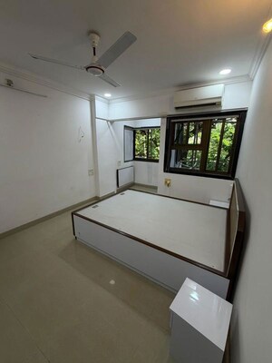 Bedroom in 2 BHK Apartment at Juhu – for Rent