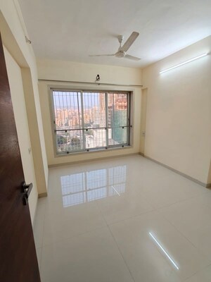 Room in 3 BHK Apartment at Romell Diva, Malad West – for Rent